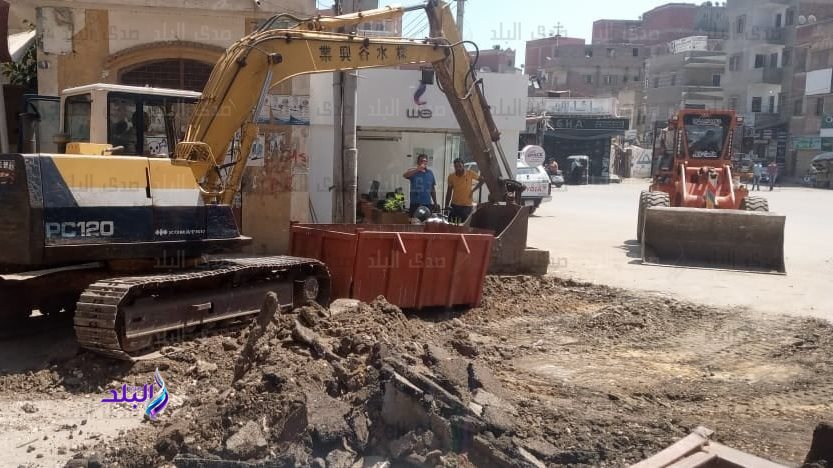 جانب من أعمال البدء في الرصف جانب من أعمال البدء في الرصف