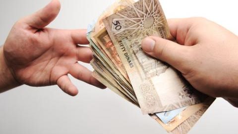 أخذ مالًا دون وجه وتاب فهل يجوز التصدق بنية رد الحقوق ؟ 