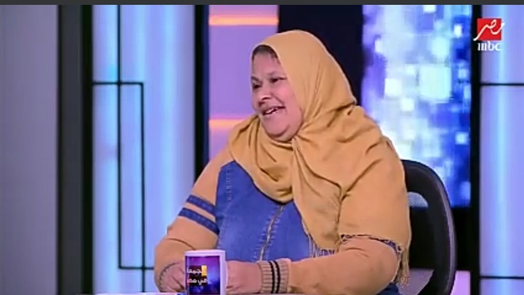 نجاة على ، والدة أول معيد كفيف بكلية الاعلام 