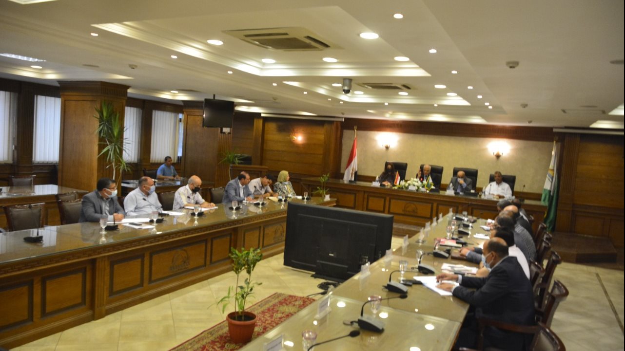 اجتماع محافظ الجيزة 