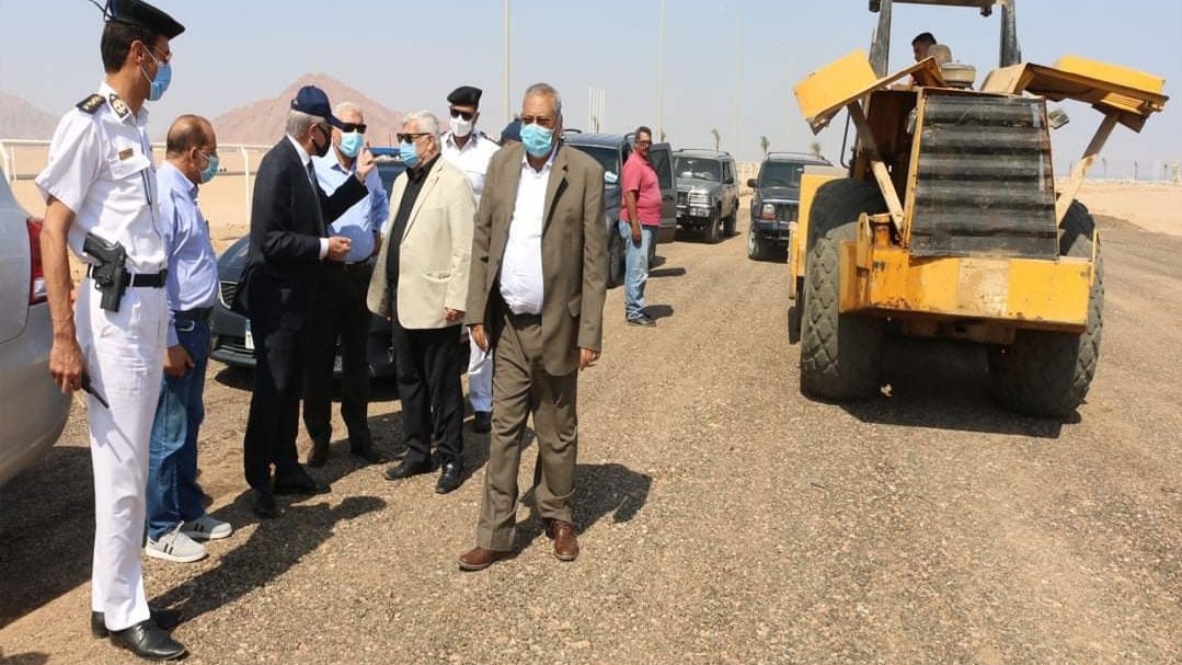 محافظ جنوب سيناء يتفقد أعمال تطوير مضمار وطريق الهجن الجديد 