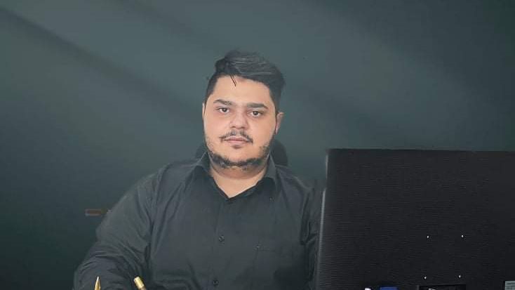 الكاتب خضر محمود