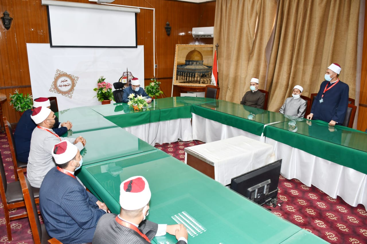 وزير الأوقاف في اجتماع مع الأئمة