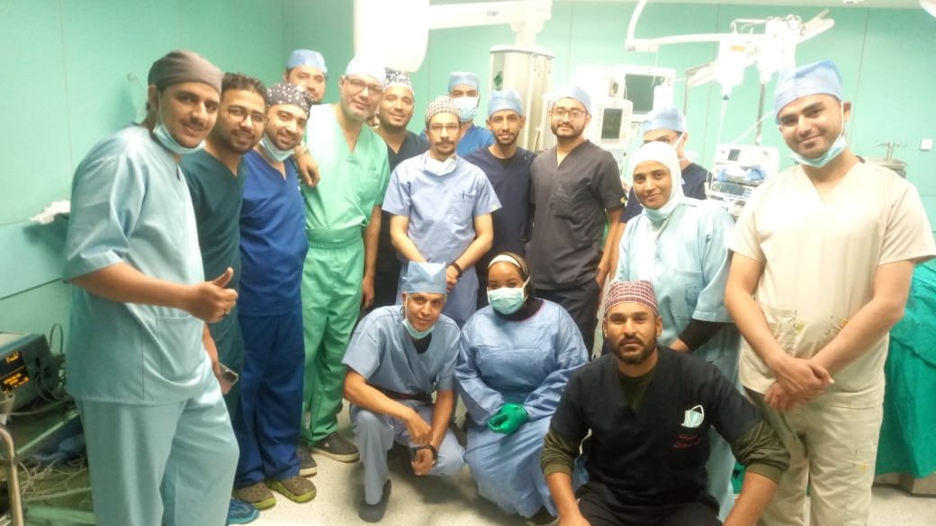 الفريق الطبى المشارك فى إجراء العملية الجراحية