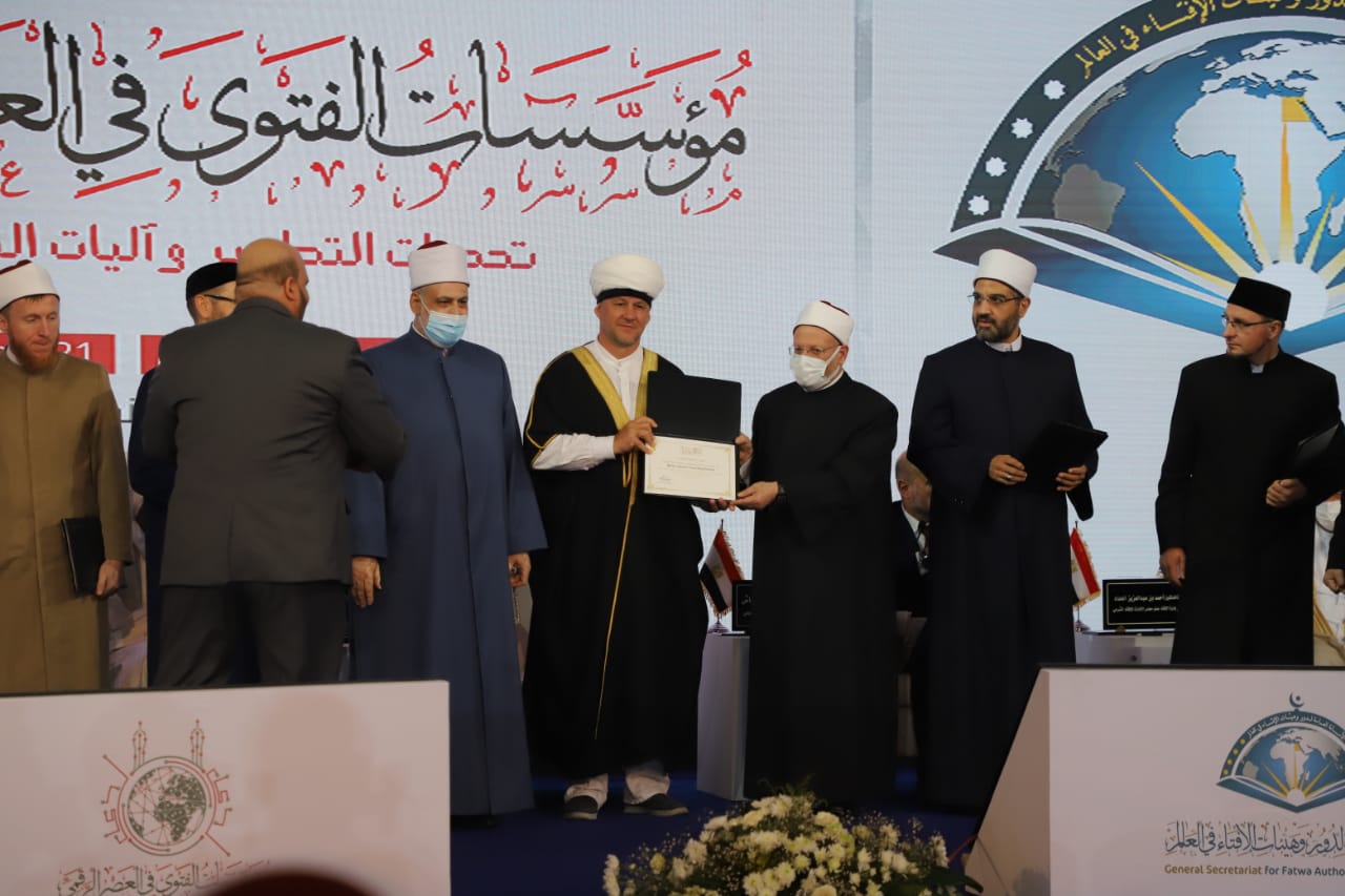 مفتي الجمهورية يكرم مفتي موسكو