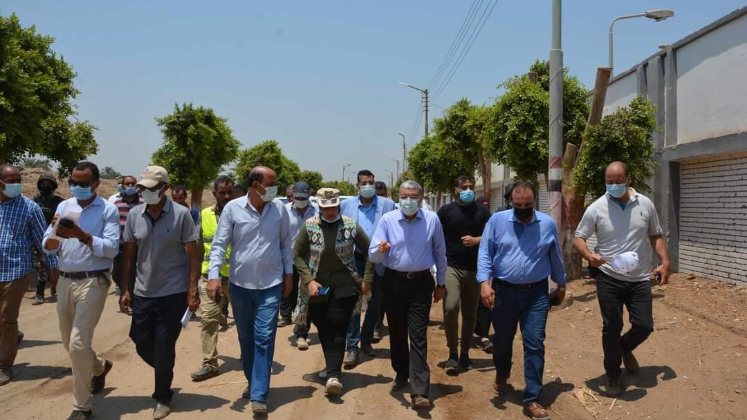 محافظ المنيا يتابع سير العمل بمشروعات حياة كريمة 