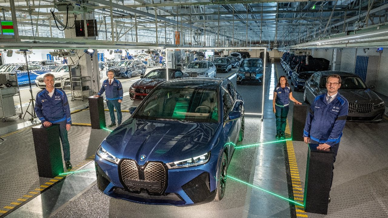BMW iX 