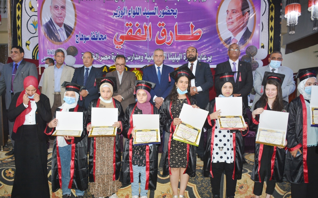 محافظ سوهاج يُكرم اوائل الشهادة الإعدادية بالبلينا