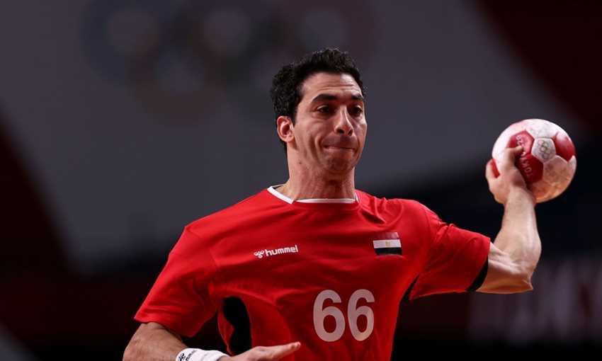 أحمد الاحمر نجم منتخب مصر لكرة اليد