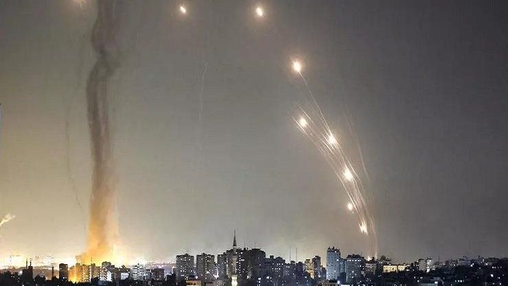 21 صاروخ على تل ابيب 