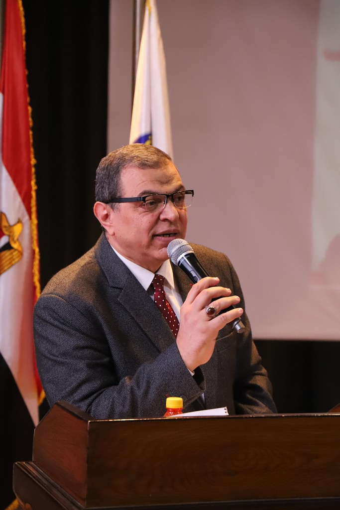 محمد سعفان وزير القوي العاملة 