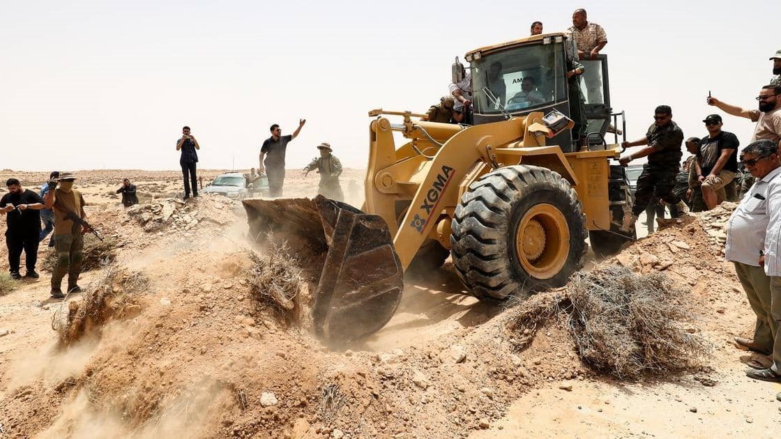 إعادة فتح الطريق الدولي الساحلي