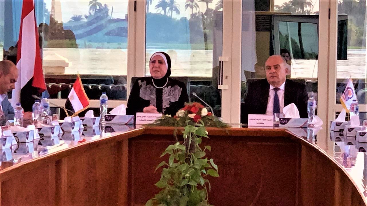 وزيرة الصناعة خلال اجتماعها في محافظة قنا