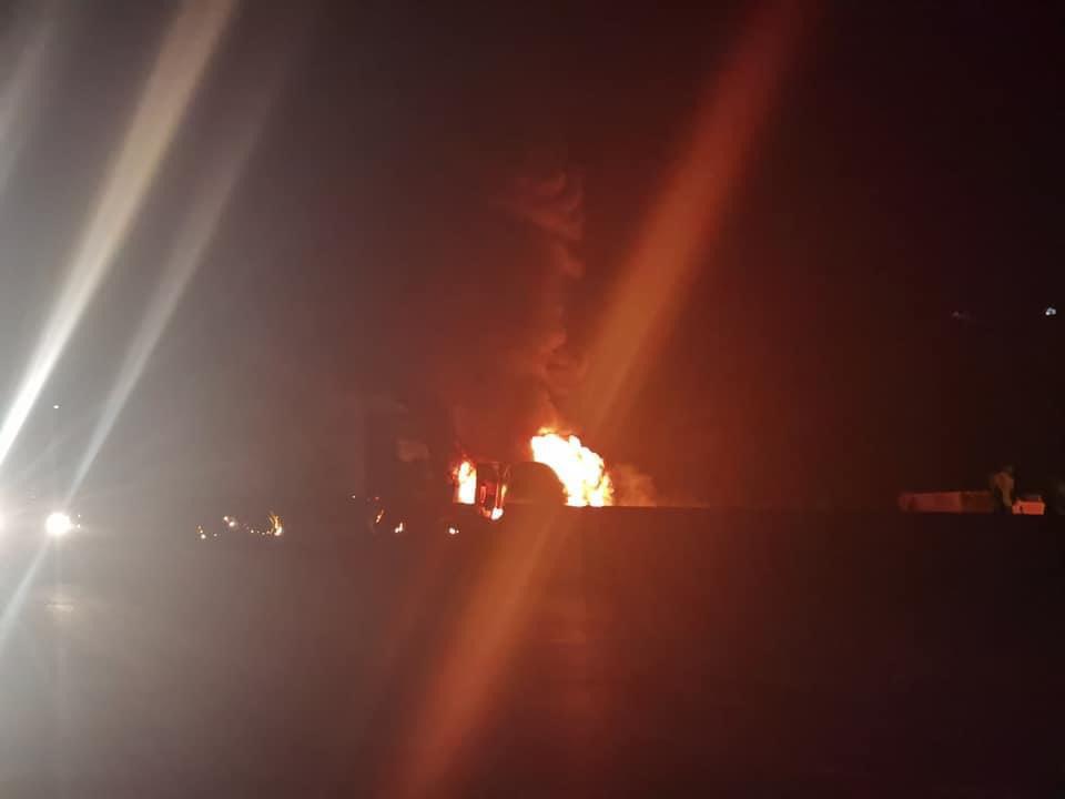 تفحم سيارة مواد بترولية