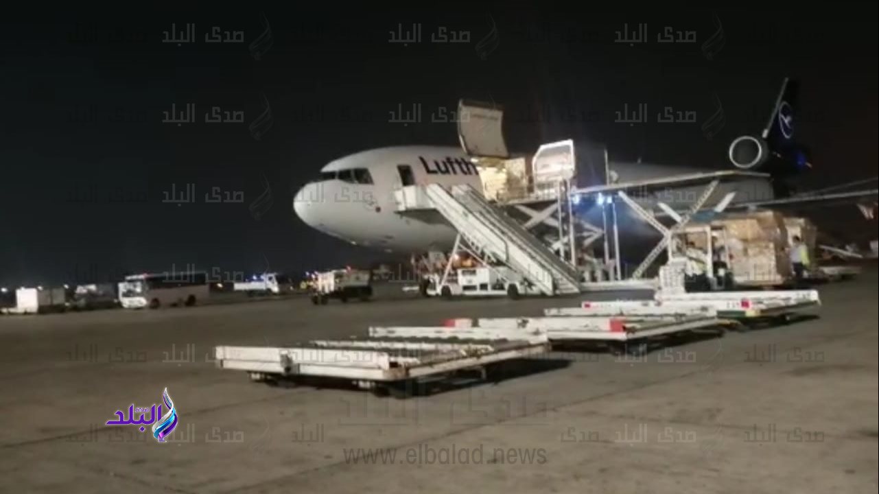 شاهد لحظة وصول الدفعة الأولى من لقاح جونسون الأمريكي