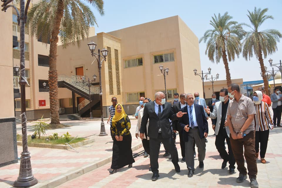 اثناء تفقد كلية الطب 