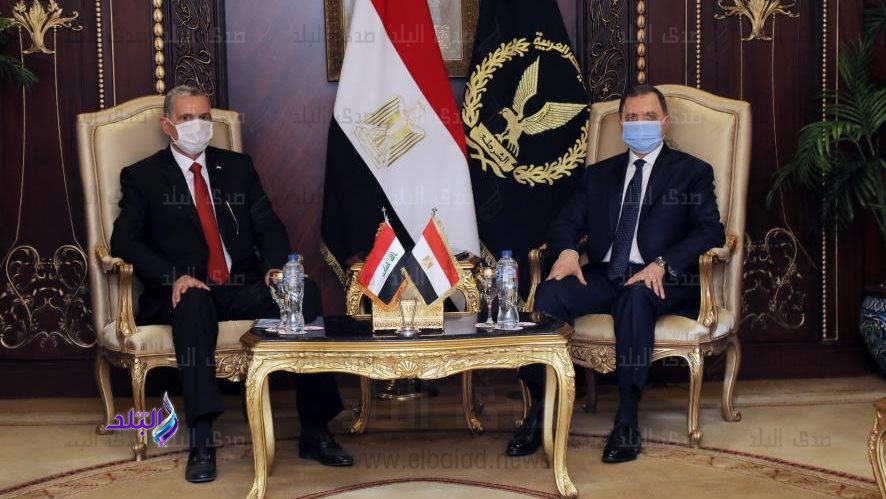 اللواء محمود توفيق خلال استقباله نظيره العراقي