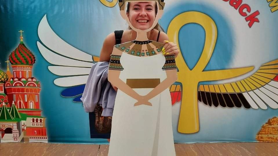 المجسمات الفرعونيه تستقبل السياح الروس 