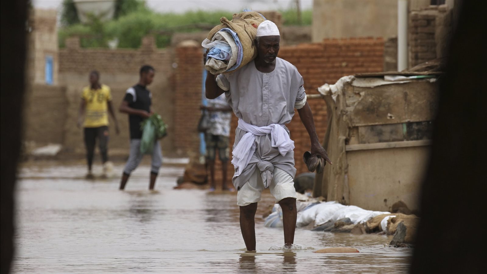 الفيضانات تقتل 24 شخصا وتدمر مئات المنازل في السودان 