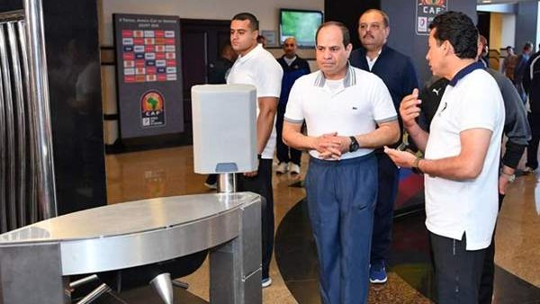 الرئيس السيسي مع وزير الشباب والرياضة - صورة أرشيفية