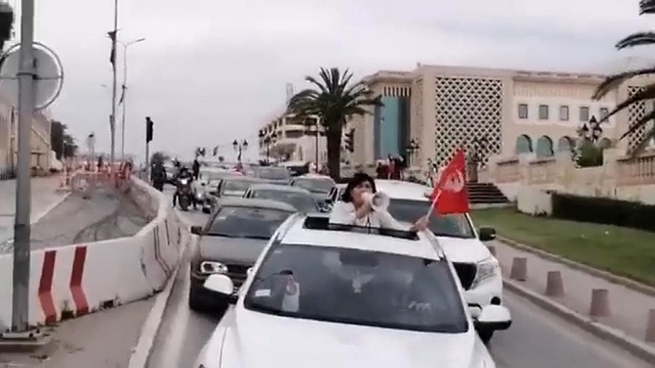  الأمن يمنع مسيرة الدستوري الحر المتجهة لقرطاج.. وعبير موسى 