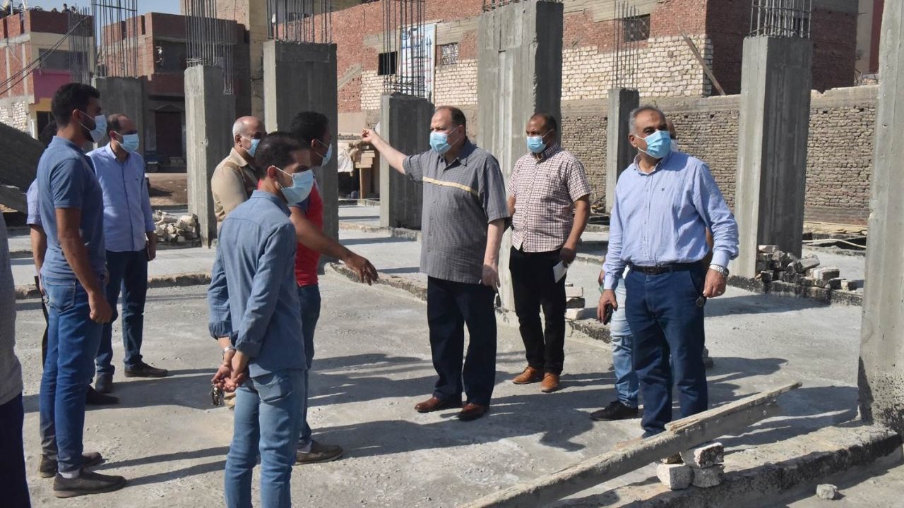 محافظ أسيوط يتفقد أعمال إنشاء مدرسة 30 يونيو الرسمية لغات 