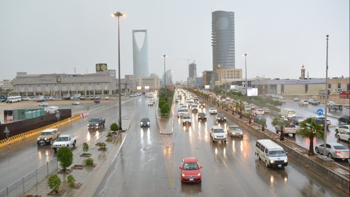 سقوط الأمطار بالسعودية