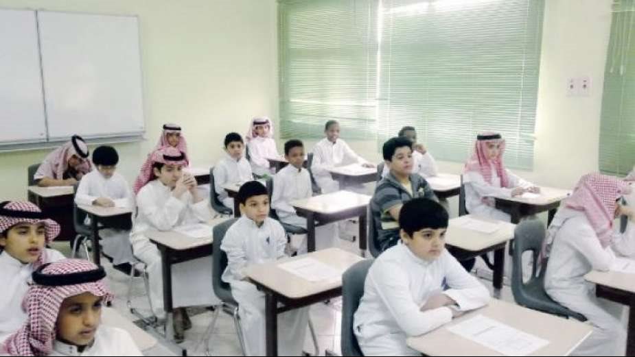 قبول أبناء المقيمين بالمدارس بشكل غير نظامي