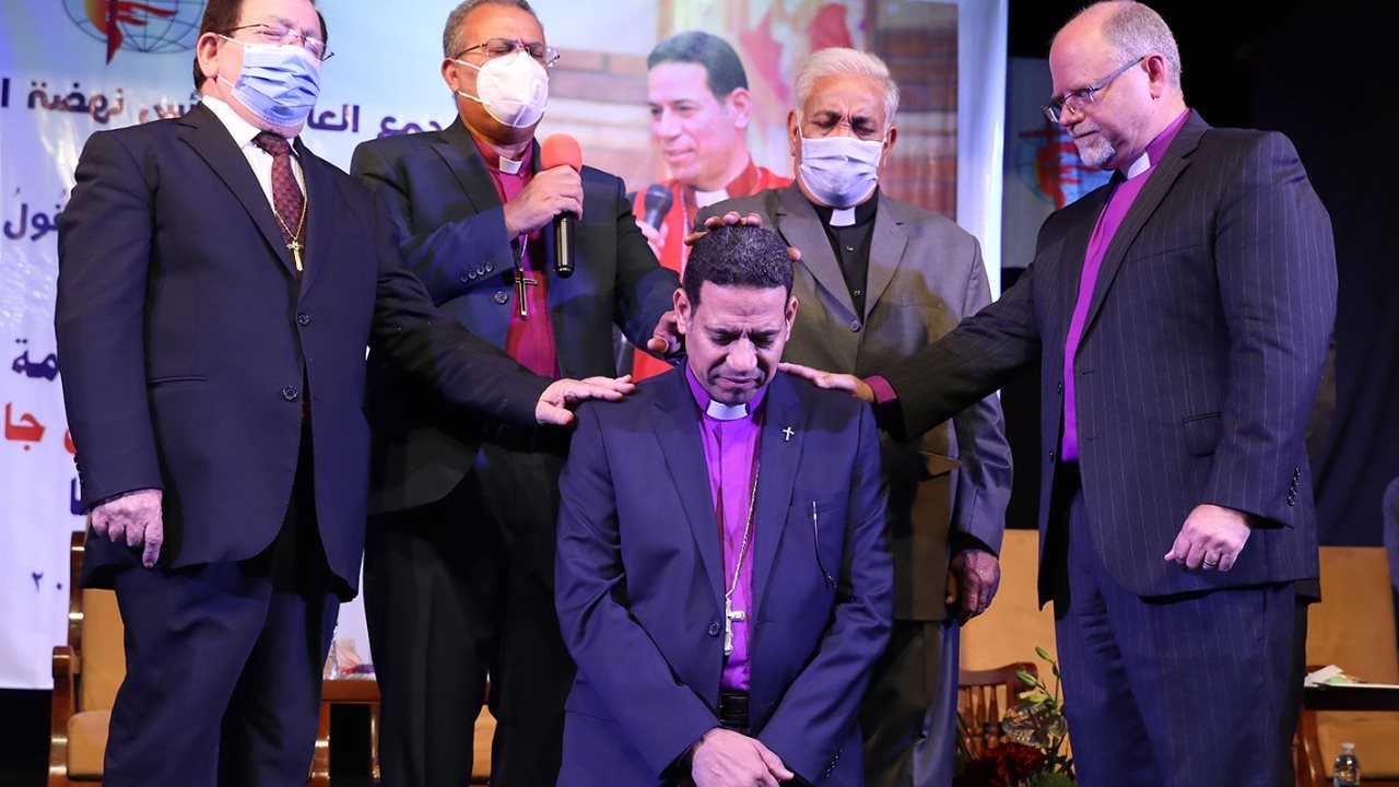 رئيس الطائفة الإنجيلية يشارك في سيامة "أسقف" 