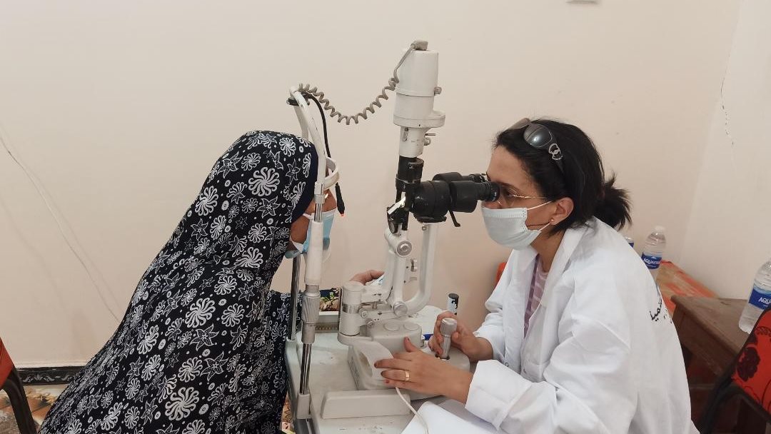  هل من لديه لدغة فى اللسان أو حول في العينين له ثواب عند الل