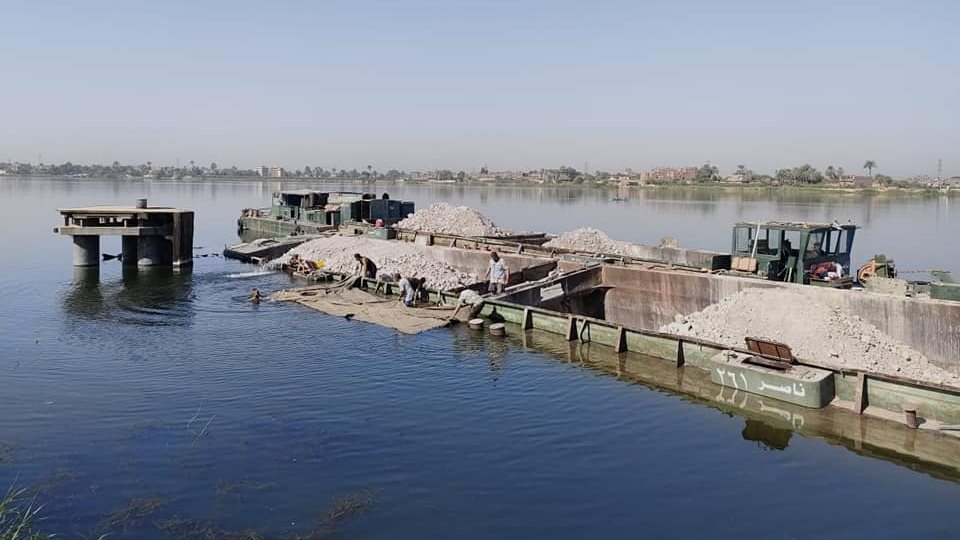 قاطرة نهرية