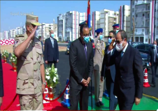 الرئيس السيسي يصل مدينة بدر لافتتاح عدد من المشروعات السكنية