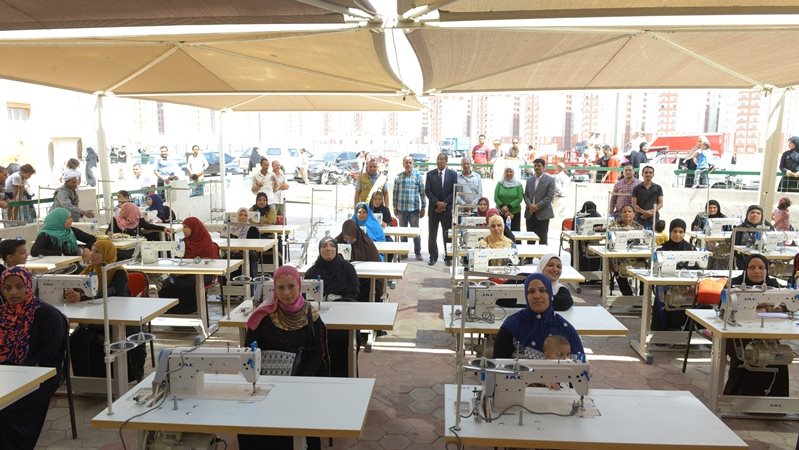 توزيع القروض على الأرامل 