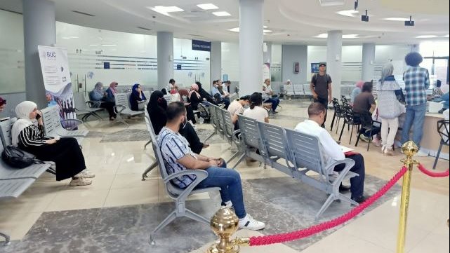  إقبالًا كثيفاً من الطلاب "المصريين، العرب، والأجانب"