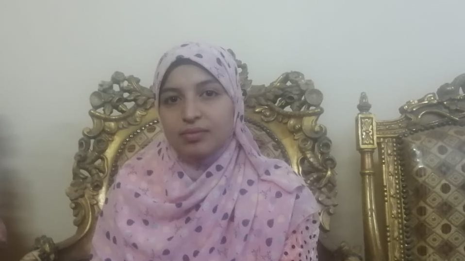 الطالبة نجلاء يوسف 