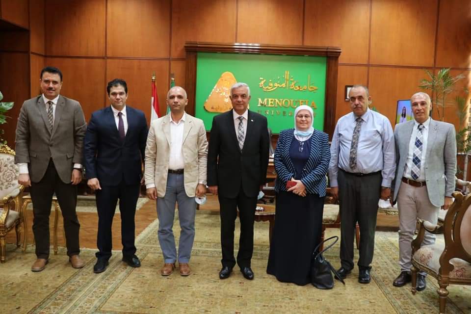 رئيس جامعة المنوفية يستقبل لجنة من قطاع الحاسبات والمعلومات 