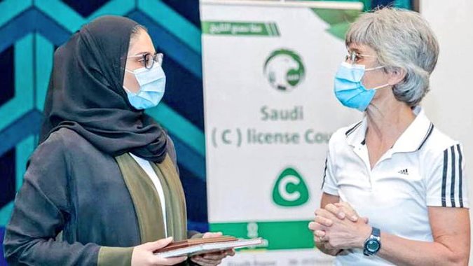 الألمانية ستاب مدربة لأول منتخب لكرة القدم النسائية في السعو