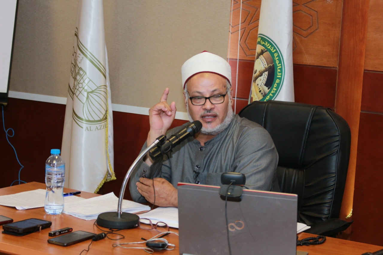 الدكتور إبراهيم الهدهد 