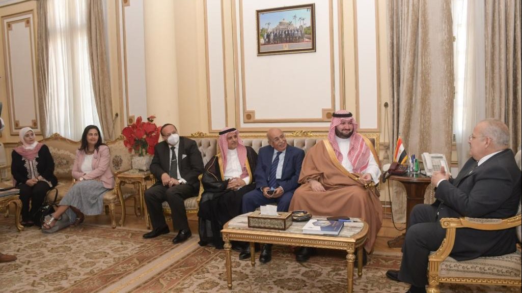 رئيس جامعة القاهرة و  الأمير عبد العزيز بن طلال بن عبد
