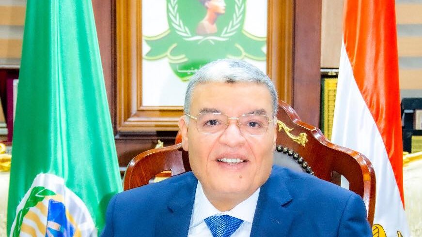 محافظ المنيا يهنئ الطالبة مريم جرجس 
