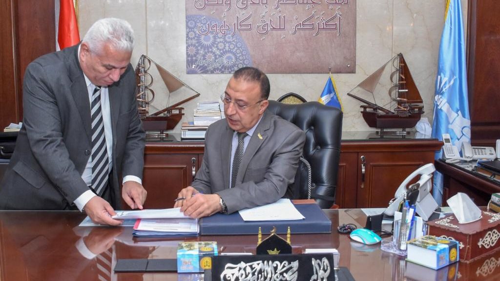 محافظ الإسكندرية يهنئ الأوائل 