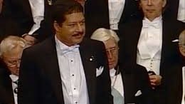 العالم الراحل احمد زويل 