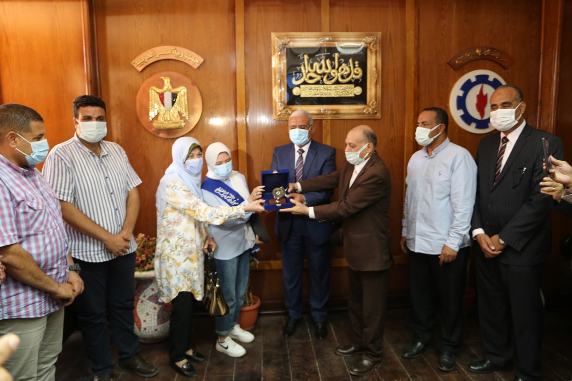 محافظ السويس