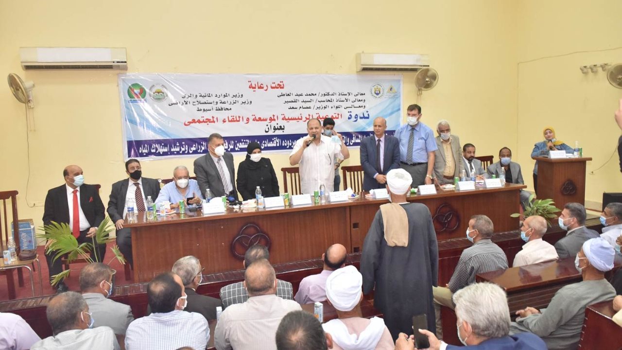 محافظ  أسيوط 