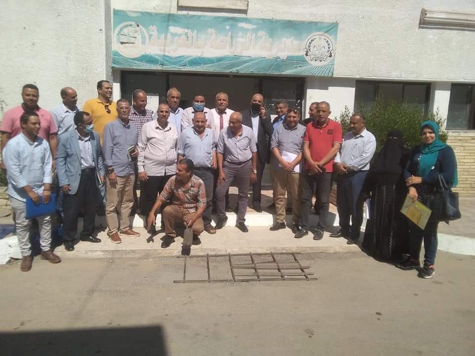 بتكثيف دور الإرشاد الزراعي في المحافظات المختلفة