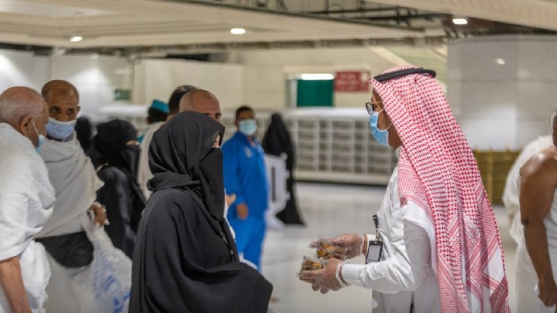 توزيع 31 ألف وجبة إفطار في المسجد الحرام 