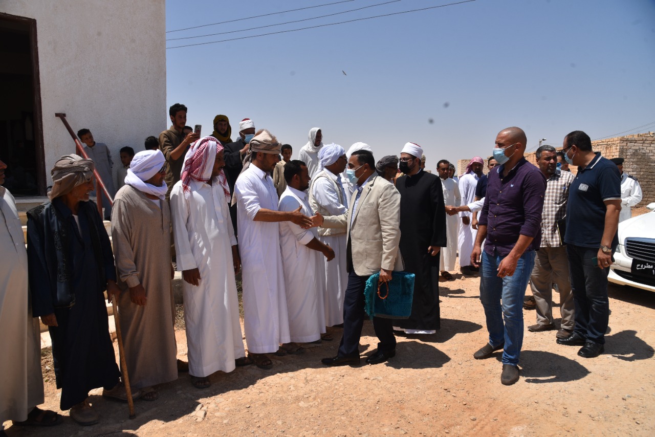 محافظ مطروح يلتقى واهالى قرية النصر 