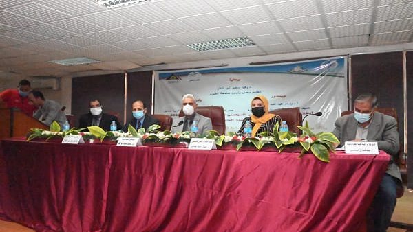 رئيس جامعة الفيوم أثناء اللقاء