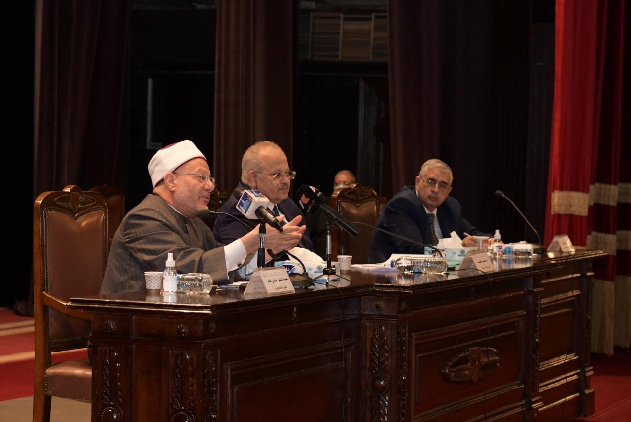 مفتي الجمهورية في جامعة القاهرة 