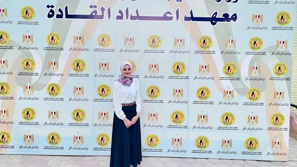 احدى الطالبات المشاركات برنامج إعداد القائد العام بحلوان